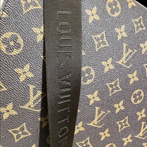 LOUIS VUITTON Monogram Abbesses Messenger Bag - Picture 4 of 4
